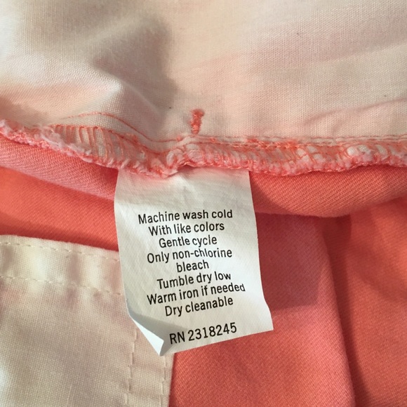 Vineyard Vines Coral Pink Classic Shorts - Size 6 - Picture 7 of 7